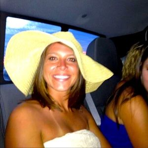 Meet your Posher, Adrienne